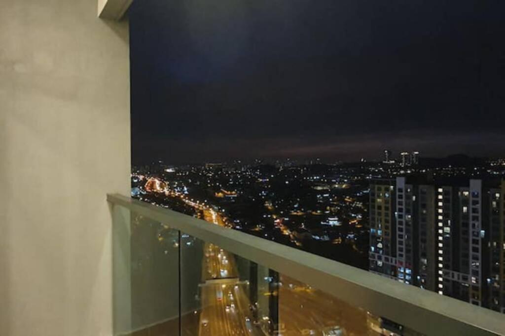 Apple 2 At Menara Simfoni, King Size Bed, Cheras, Nexflix, Wifi, Parking Apartment *
