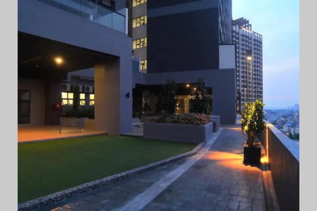 Apple 2 At Menara Simfoni, King Size Bed, Cheras, Nexflix, Wifi, Parking