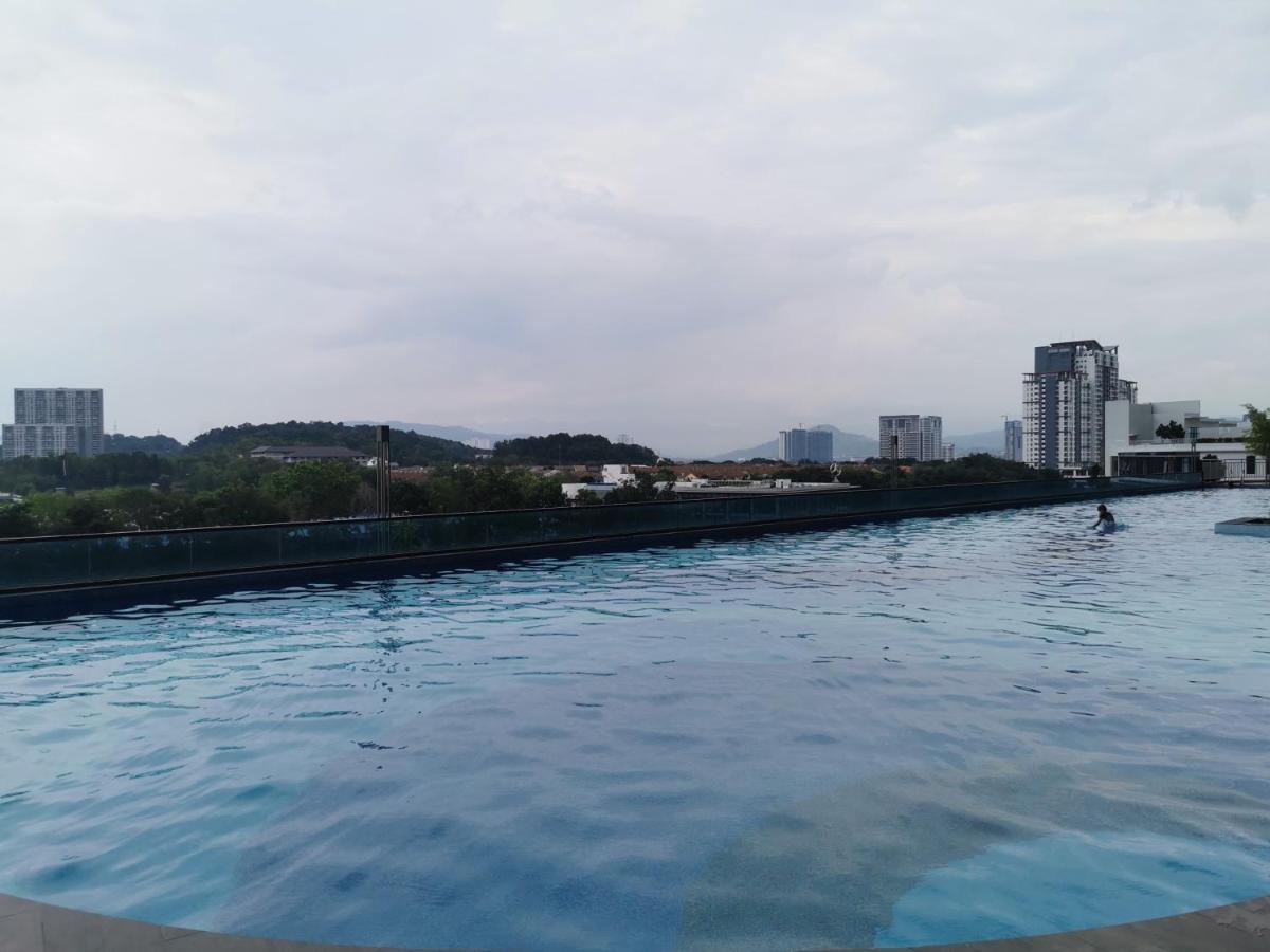 Apple 2 At Menara Simfoni, King Size Bed, Cheras, Nexflix, Wifi, Parking Apartment Seri Kembangan