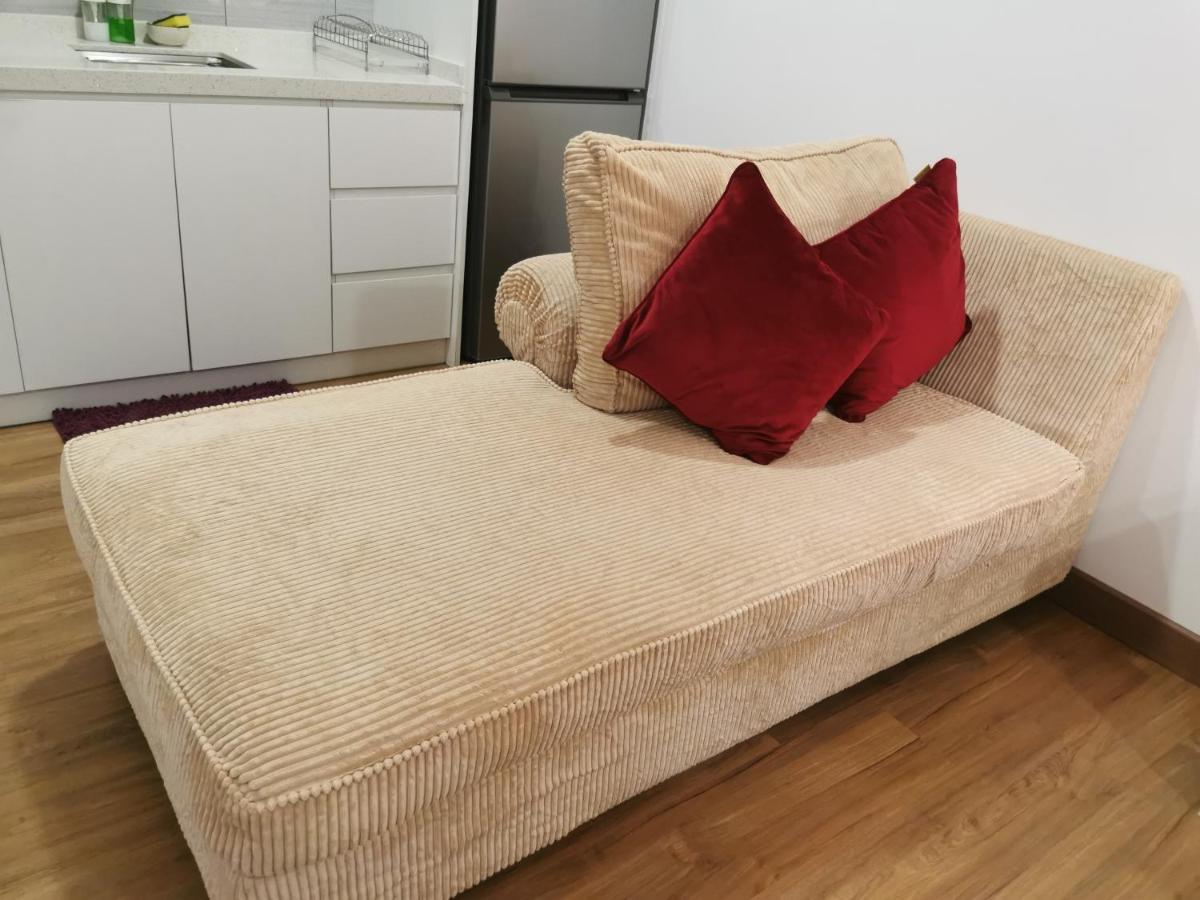 Apple 2 At Menara Simfoni, King Size Bed, Cheras, Nexflix, Wifi, Parking Apartment Seri Kembangan