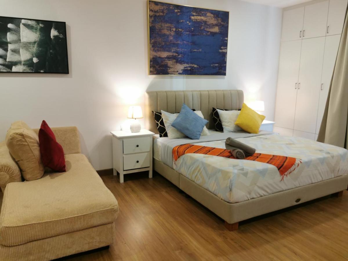Apple 2 At Menara Simfoni, King Size Bed, Cheras, Nexflix, Wifi, Parking Apartment Seri Kembangan